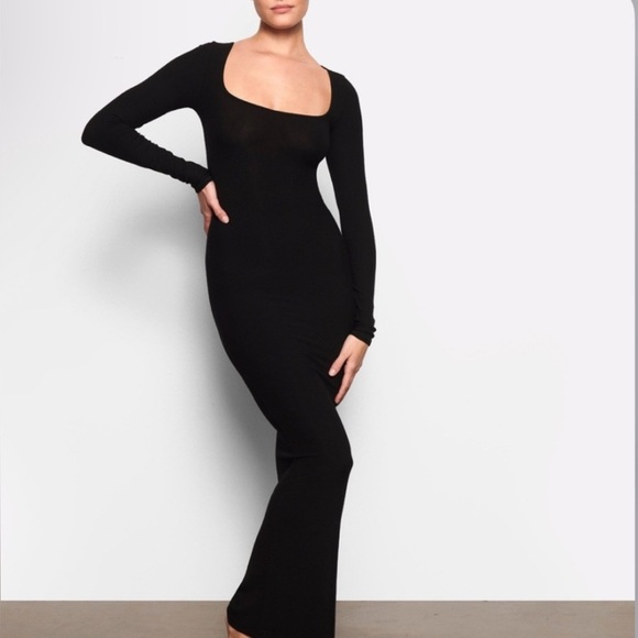 NEW SKIMS LONG SLEEVE DRESS MEDIUM - Picture 1 of 13